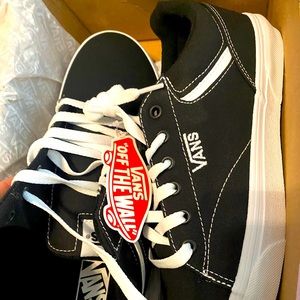 NWT Vans Seldan Men’s Size 9.5; never worn, not my hubby’s style.